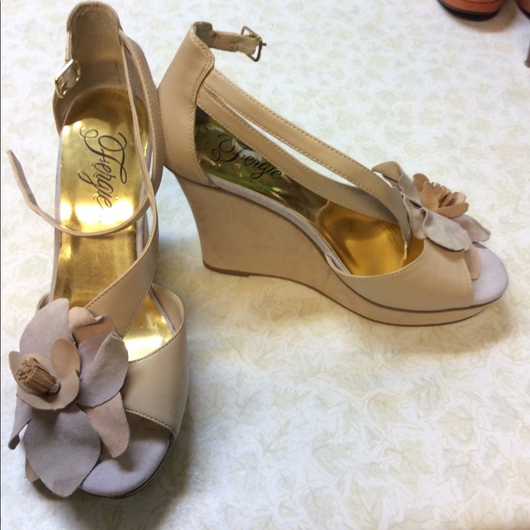 Shoes - Picture 4 of 5